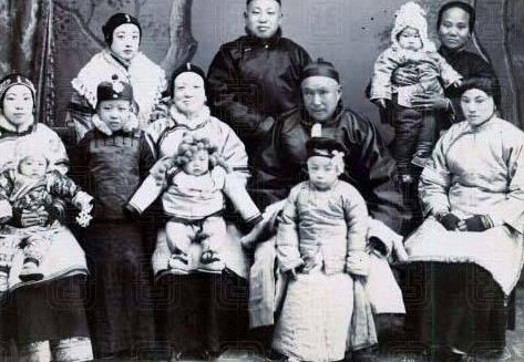 中国一夫多妻制(中国不再推行一夫多妻制，实行一夫一妻制)