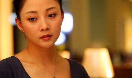殷桃最近热播的电视剧(殷桃主演电视剧热度不减，收视口碑双丰收！)