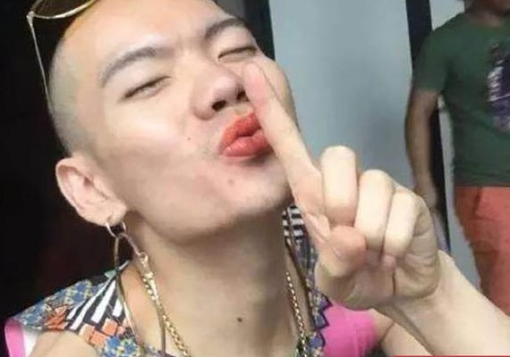 西红柿哥(西红柿哥：一个身穿红衣服的英雄)