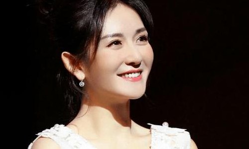 谢娜真实年龄(谢娜年龄曝光，网友发现惊人真相！)