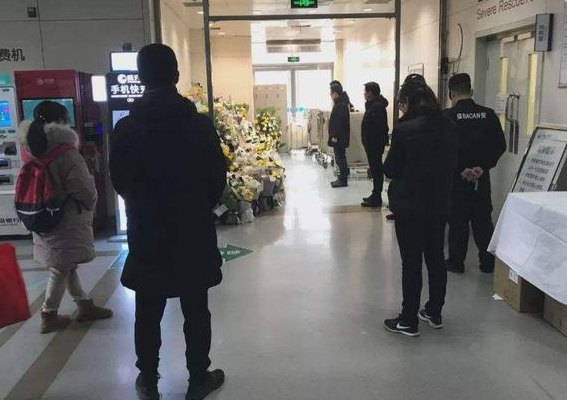 遇害医生同事回应家属疑问(医生同事回应遇害家属疑问)