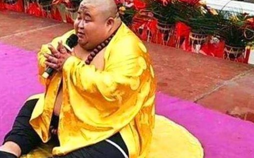 沈阳小伙骂小佛(沈阳男子怒斥佛教徒：信仰不应成为道德免死符)