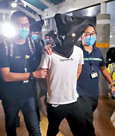 刺伤港警男子为港大毕业生（刺伤港警后背的暴徒抓到了吗）
