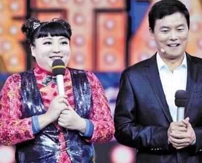 何晶晶周卫星（何晶晶周卫星刘海砍桥中的那些美女是谁演的）