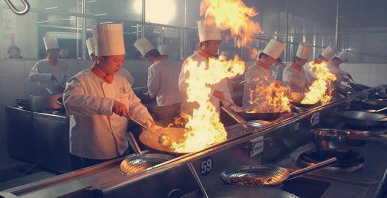 实习厨师(厨师实习生涯烹饪世界的启蒙者)