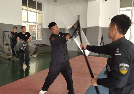 警棍盾牌术（警棍盾牌术十二动教程）