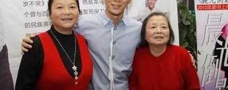 李晨父母资料简介（李晨父母资料简介及家世）