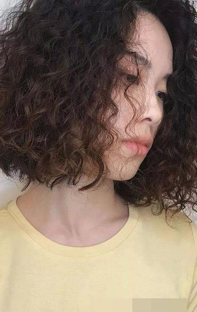 短发烫发图片小卷烫（短发烫发图片女2021最新款小卷）