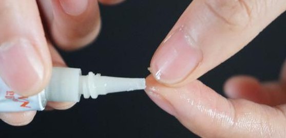 502沾手上怎么洗掉（502沾手上如何弄掉）