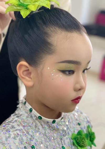 幼儿舞台妆图片（幼儿舞台妆容图片大全）
