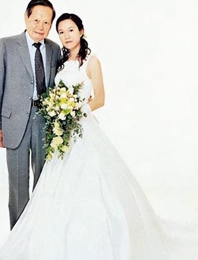 翁帆第一任丈夫图片（翁帆和前老公的结婚照片）