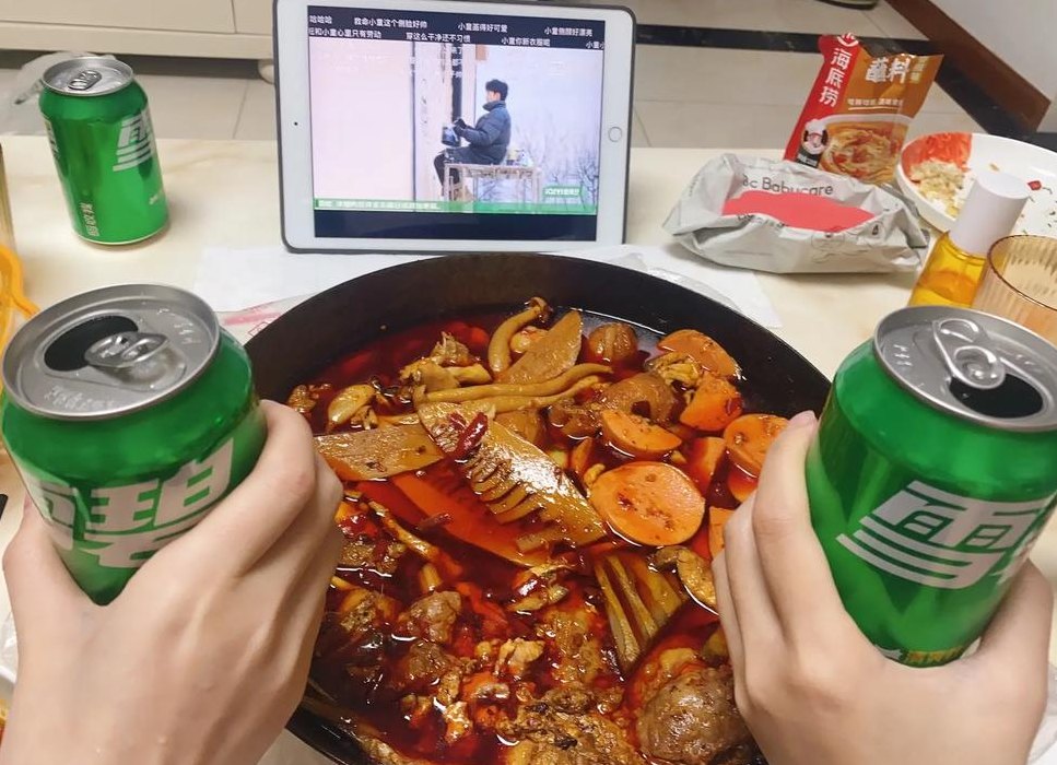 两人三餐四季的原句（一狗两人三餐四季的原句）