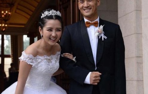 释小龙和杨丽晓结婚照（释小龙恋情）