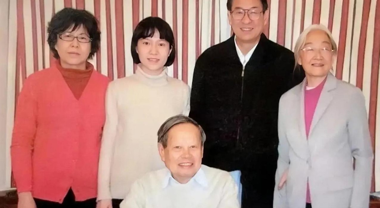 翁帆的父亲娶了谁（翁帆爸娶了）