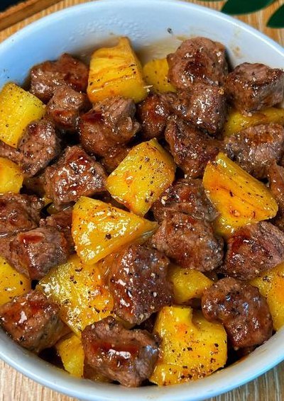 菠萝和牛肉能同时吃吗（菠萝和牛肉一起吃行吗）