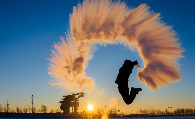 泼水成冰怎么拍（泼水成冰怎么拍视频）