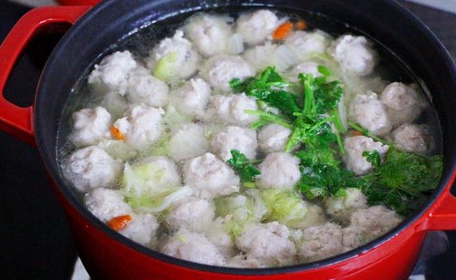 生汆丸子的做法（生汆丸子的做法两斤肉的配料）
