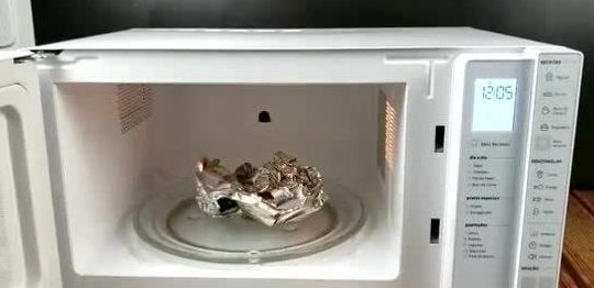 锡纸微波炉能用吗（锡纸微波炉能加热么）