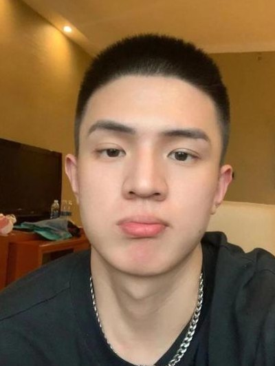 长脸男生发型2019（长脸男生发型短发）