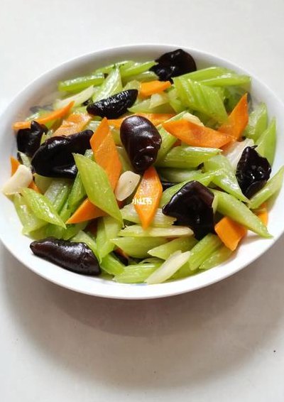 素炒芹菜（素炒芹菜做法）