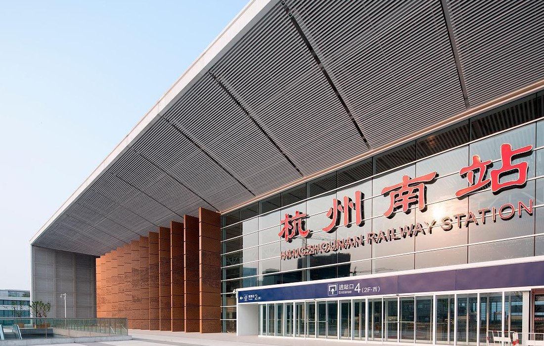 杭州南站在哪里（杭州南站在哪里接人）