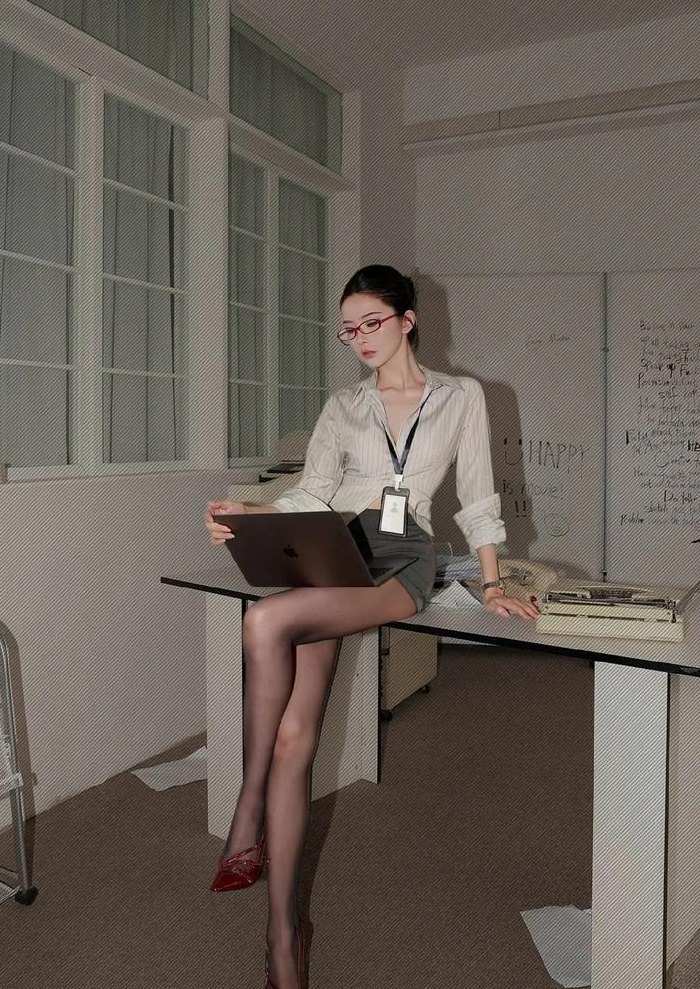 办公室里的女人（办公室里的女人都是气质形象形吗）