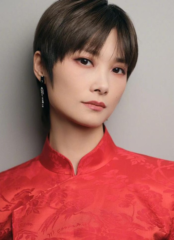 李宇春的脸型适合什么发型（李宇春的脸型怎么变了）