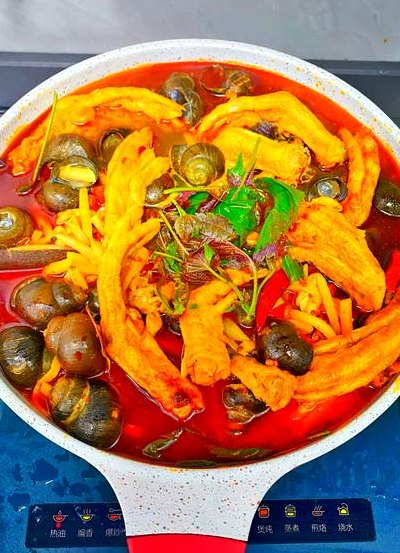 田螺鸭脚煲的做法（田螺鸭脚煲的做法鸭爪怎么处理）